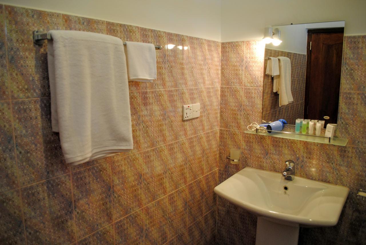 Miura Dutch Edge Hotel Негомбо Номер фото