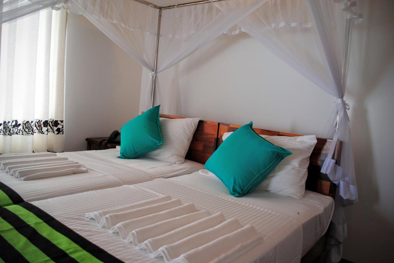 Miura Dutch Edge Hotel Негомбо Номер фото